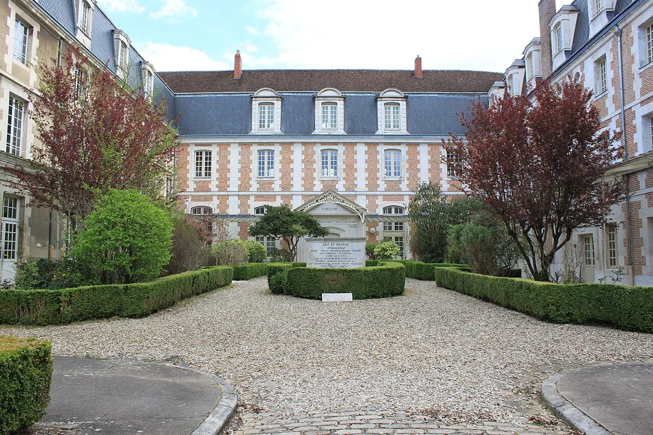 Lycée Jacques Amyot