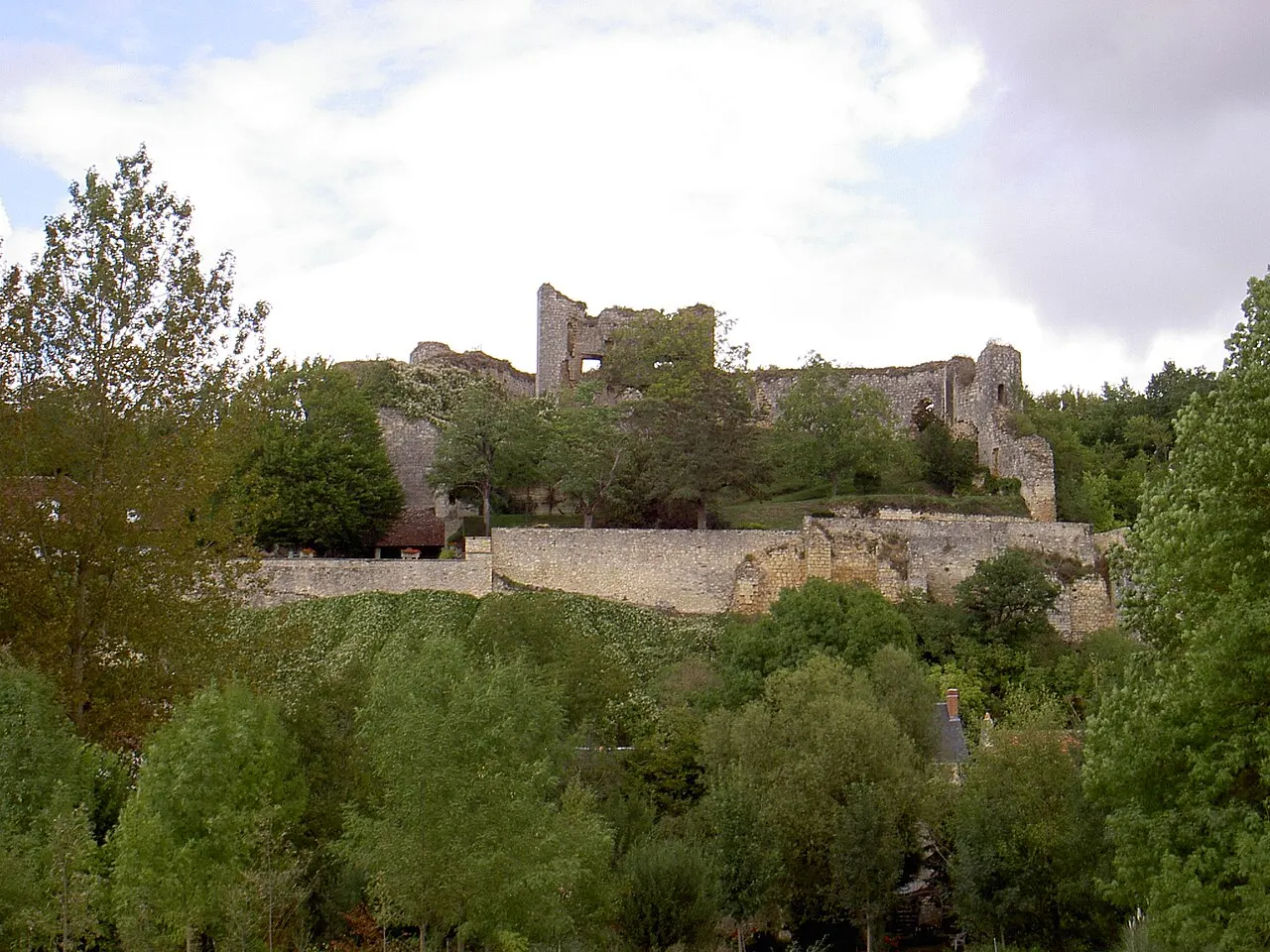 Ruines du donjon d’Etableaux