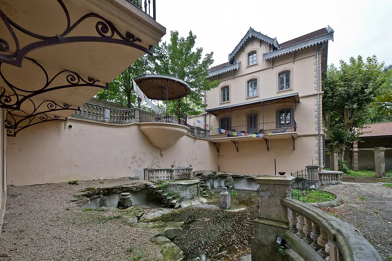 Edifice et parc l’entourant, dénommés Le Lac enchanté