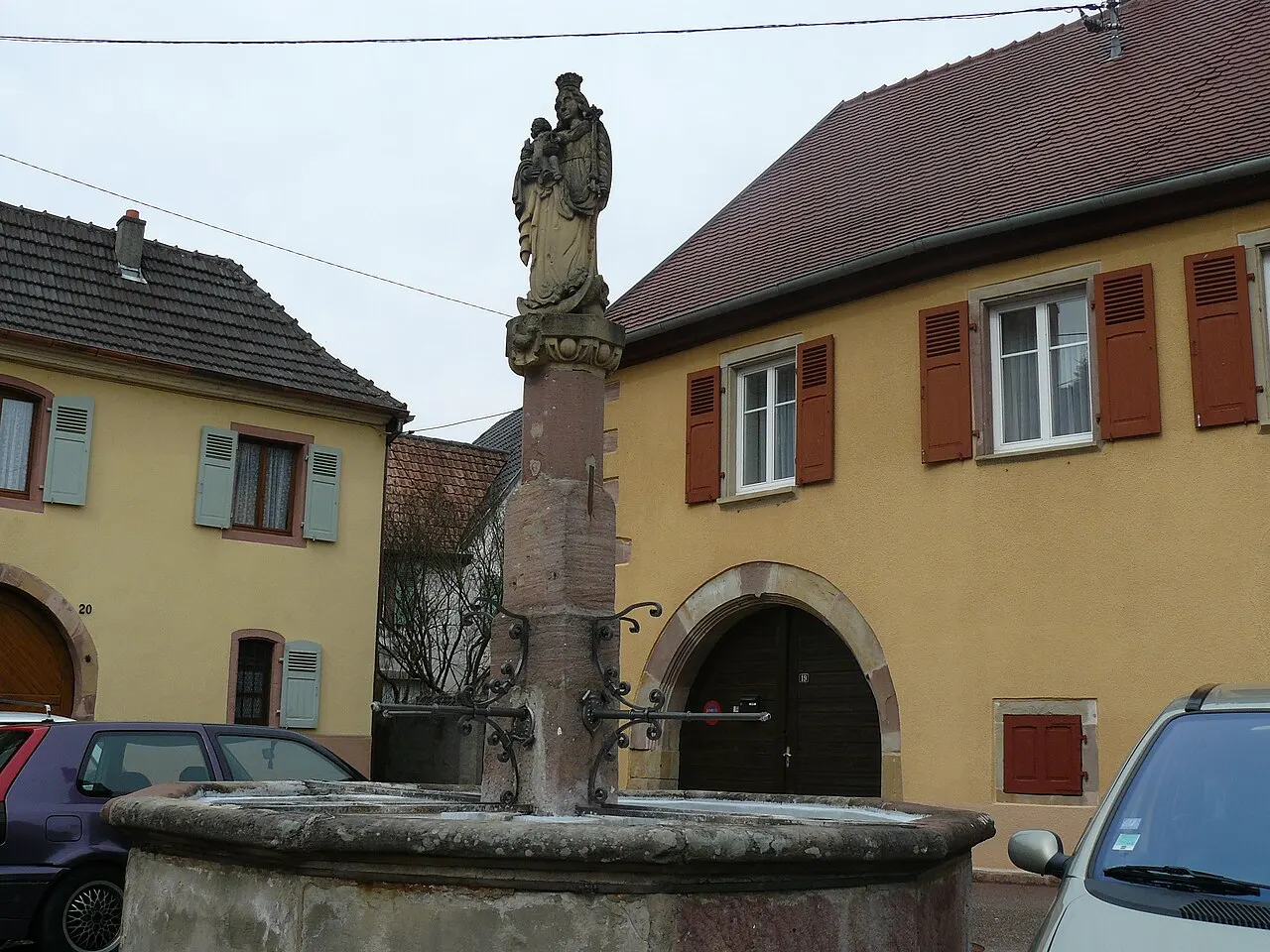 Fontaine à la Vierge à Soultzmatt