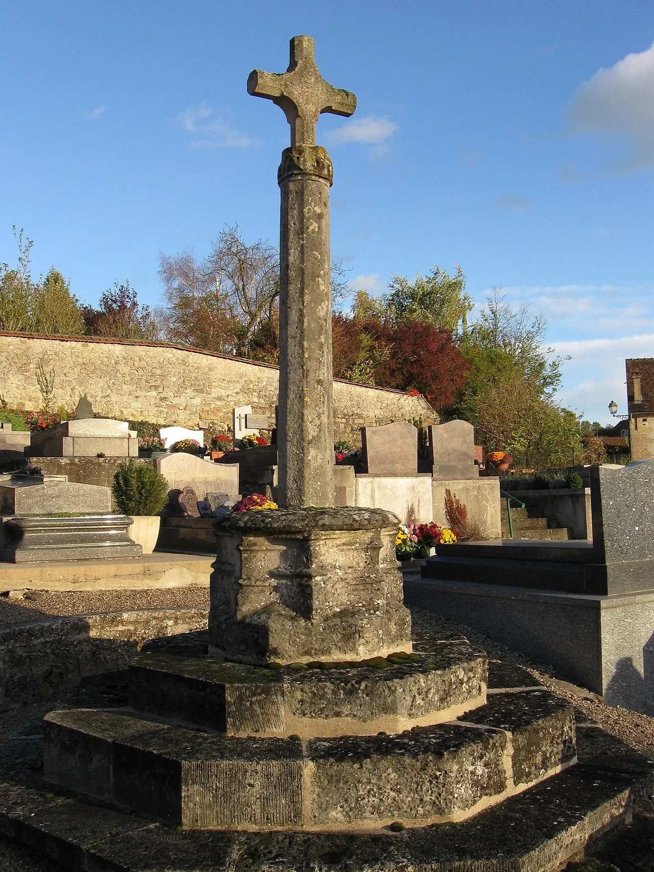 Croix de pierre du 15s