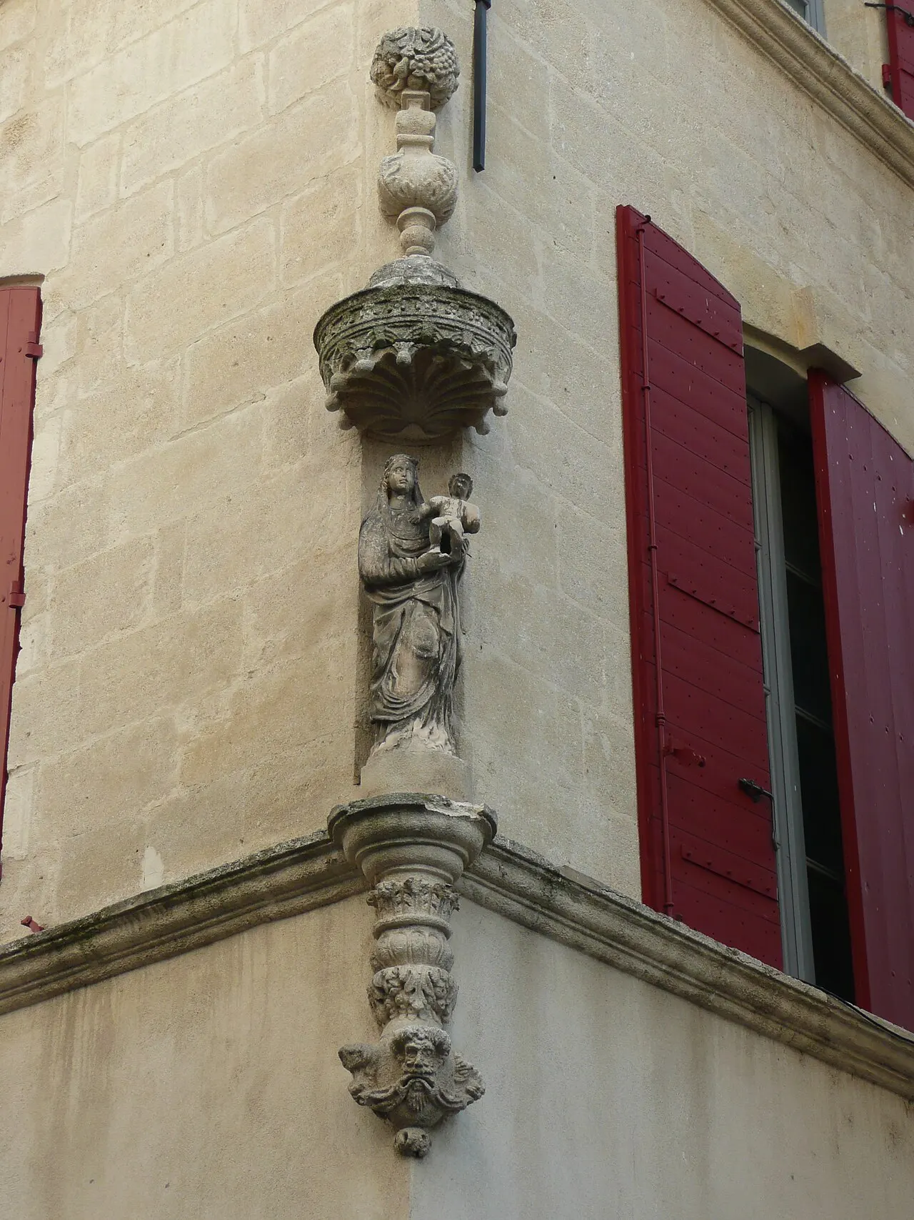 Niche avec statue