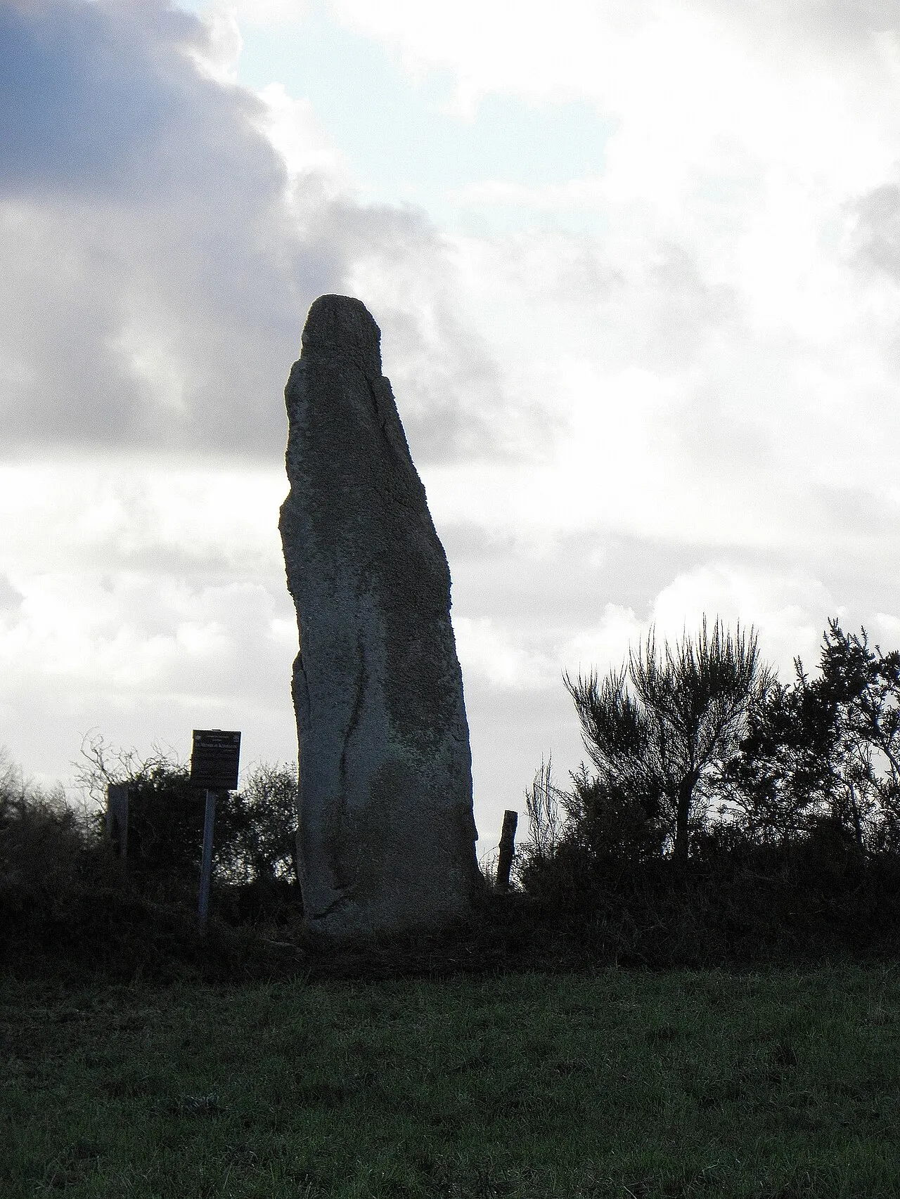 Menhir de Kerellou