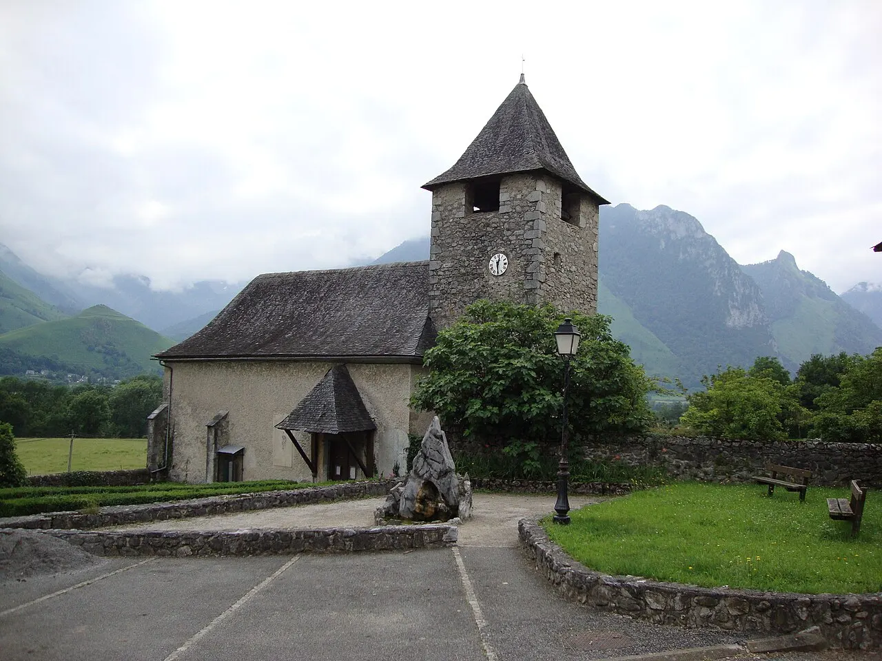 Lées-Athas