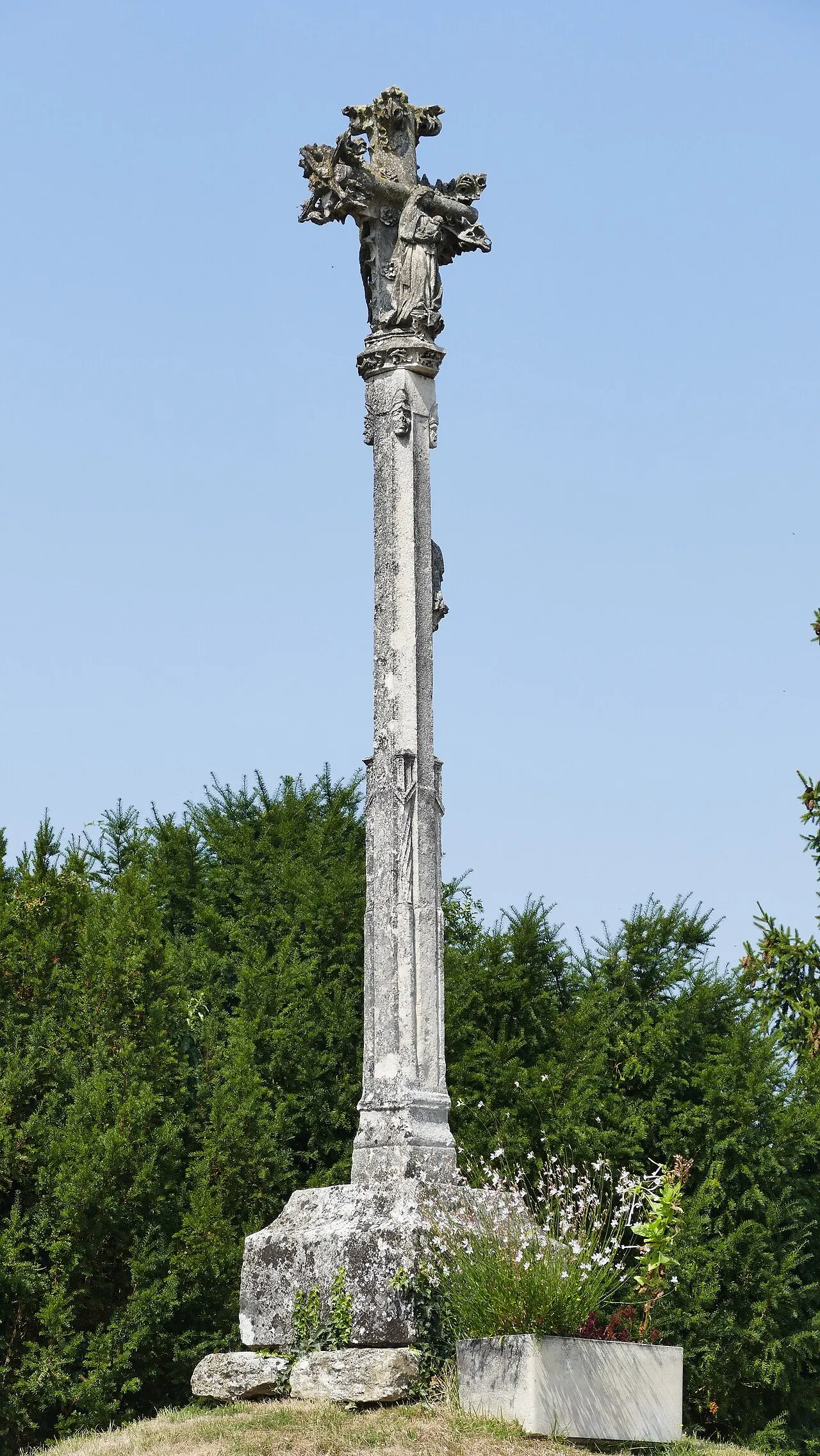 Croix de Chemin dite Croix Curé