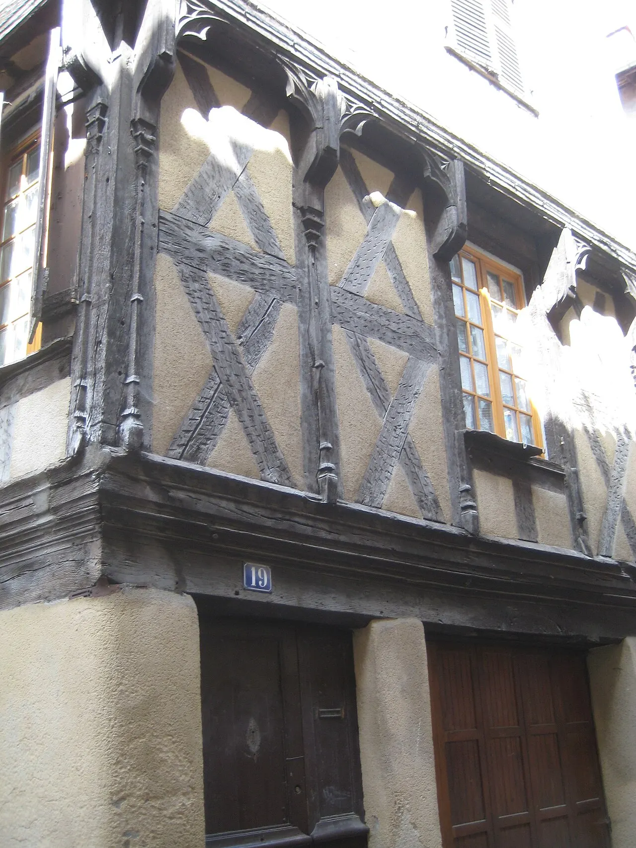 Maison d’angle à pans de bois