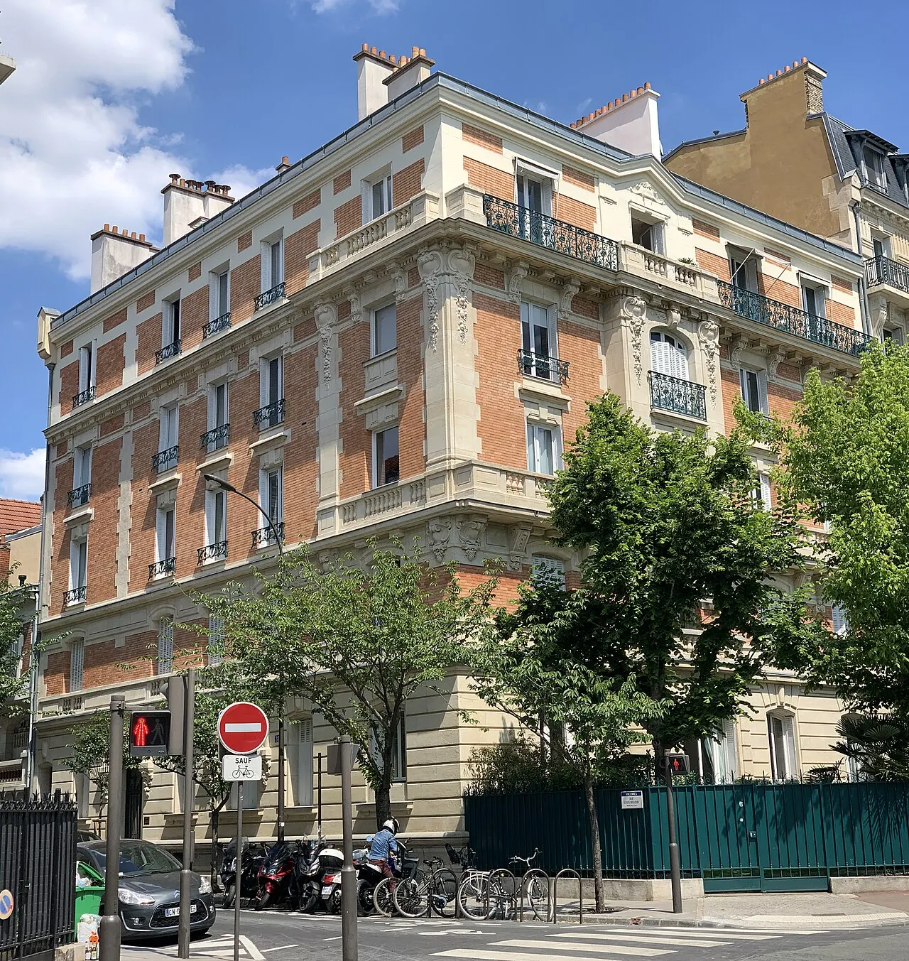 Rue Louis-Besquel