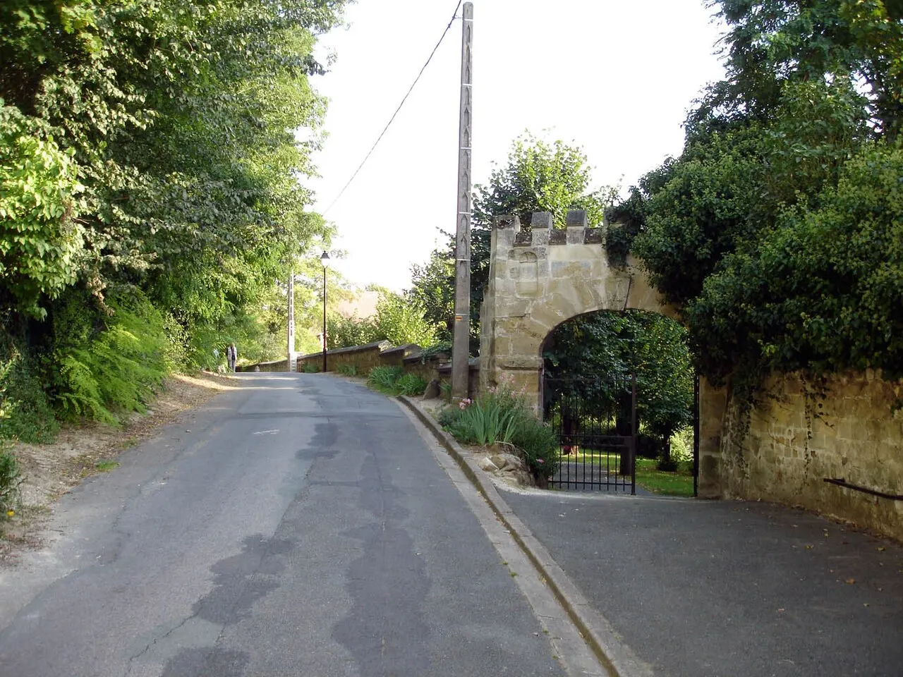 Porte crénelée du 17e siècle