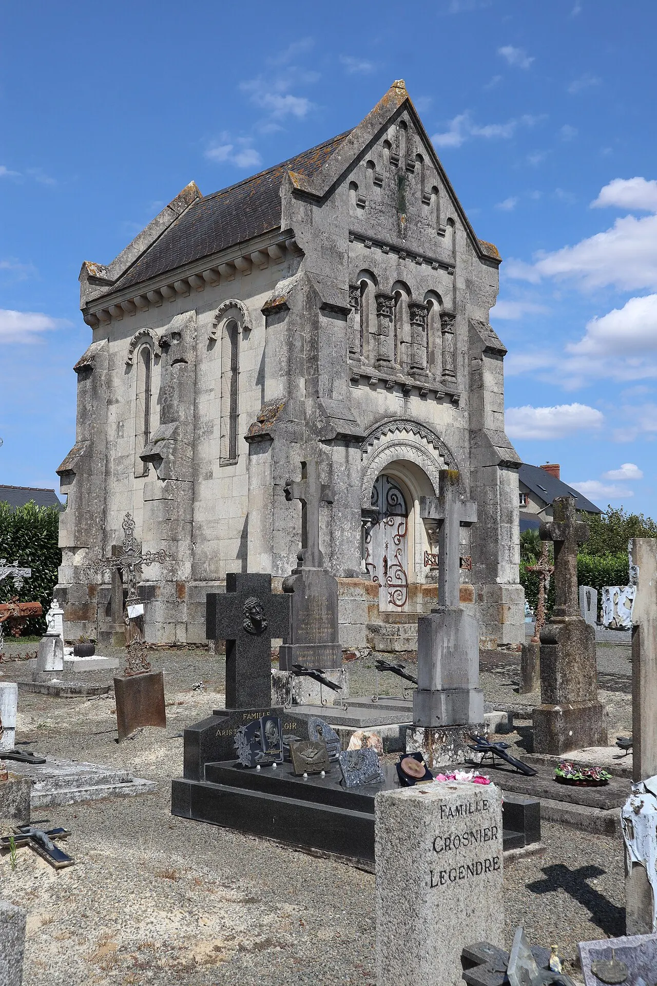 Chapelle du cimetière de Chelun
