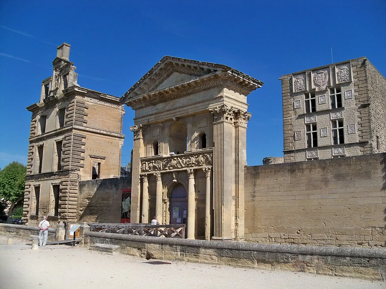 La Tour-d'Aigues