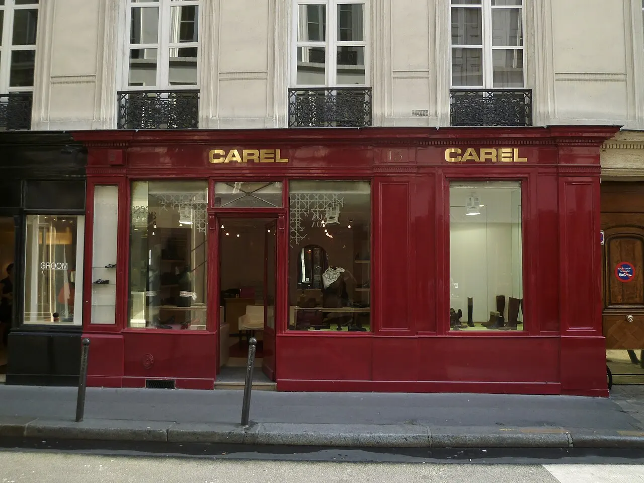 Boutiques (ensemble de boutiques à coffrages de bois)