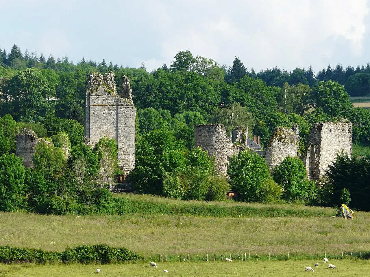 Ruines du château de Lastours