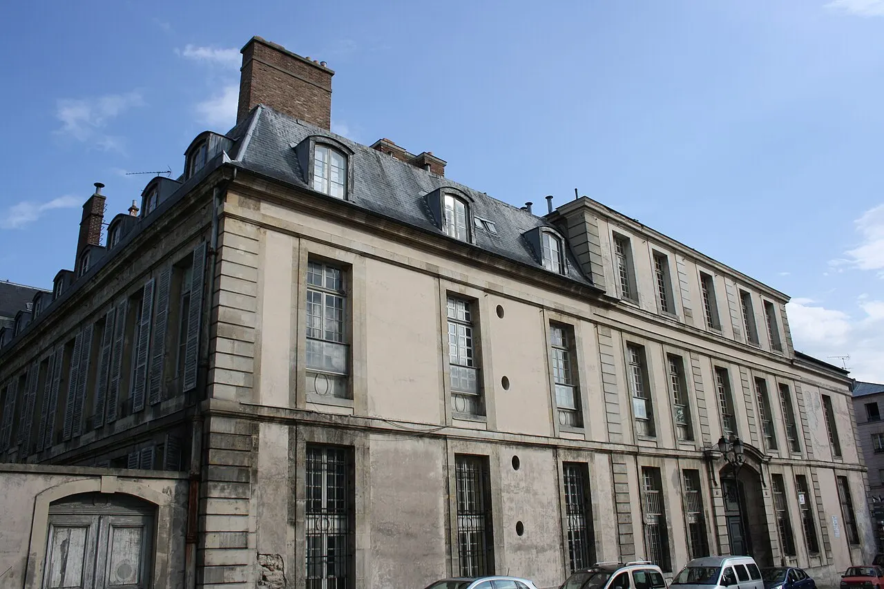 Ancien hôtel de la Surintendance des Bâtiments du Roi, puis ancien petit séminaire, puis Caserne Vauban