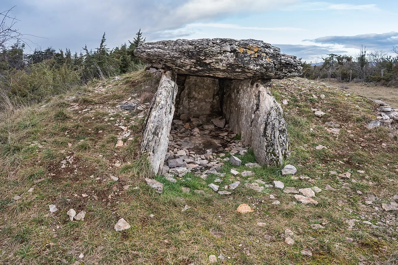 Dolmen de Peyrelebade (A)