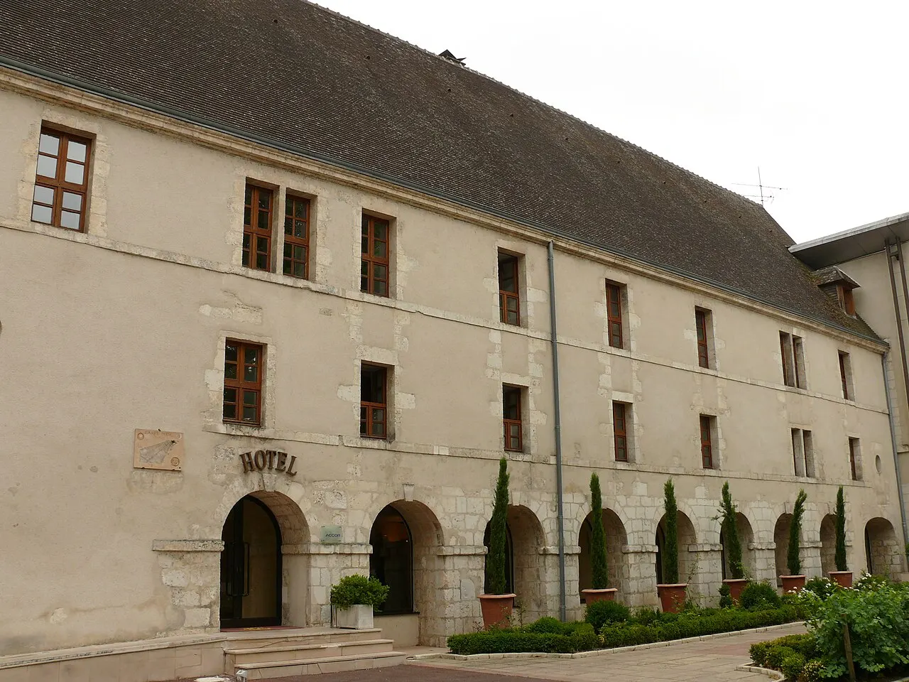 Ancienne abbaye Saint-Ambroix, puis hôtel de Bourbon