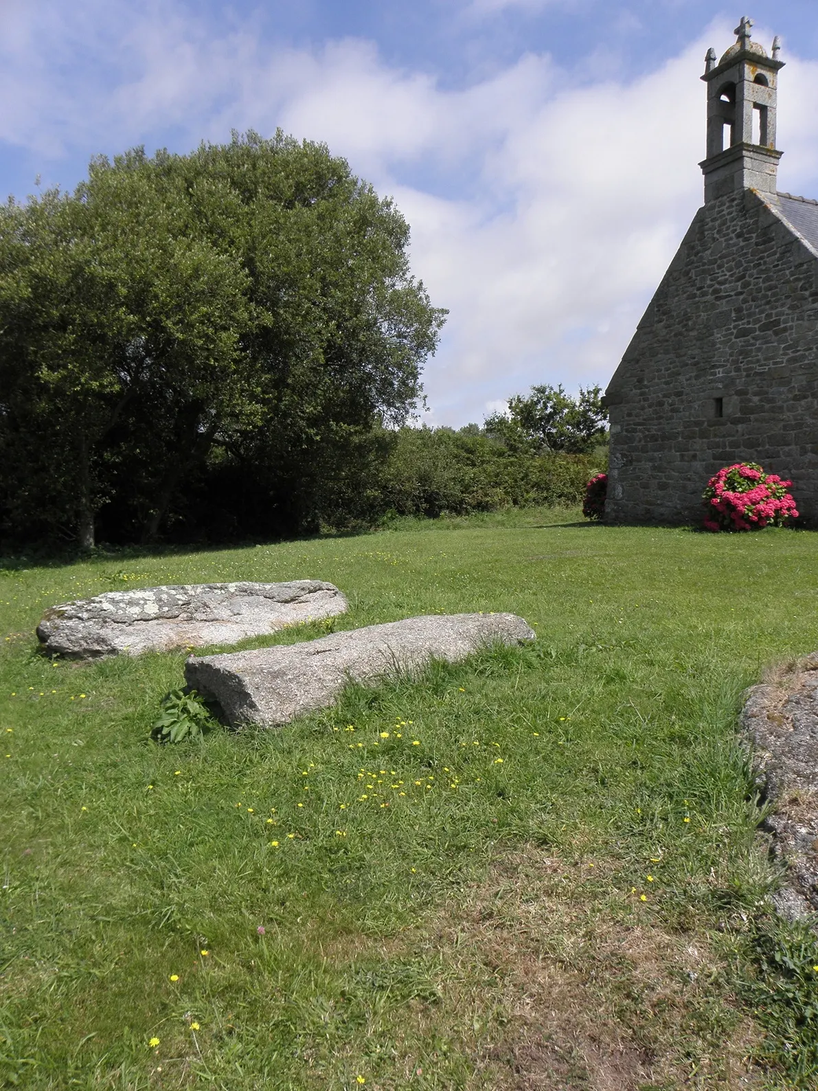 Menhir couché B de Saint-Ourzal