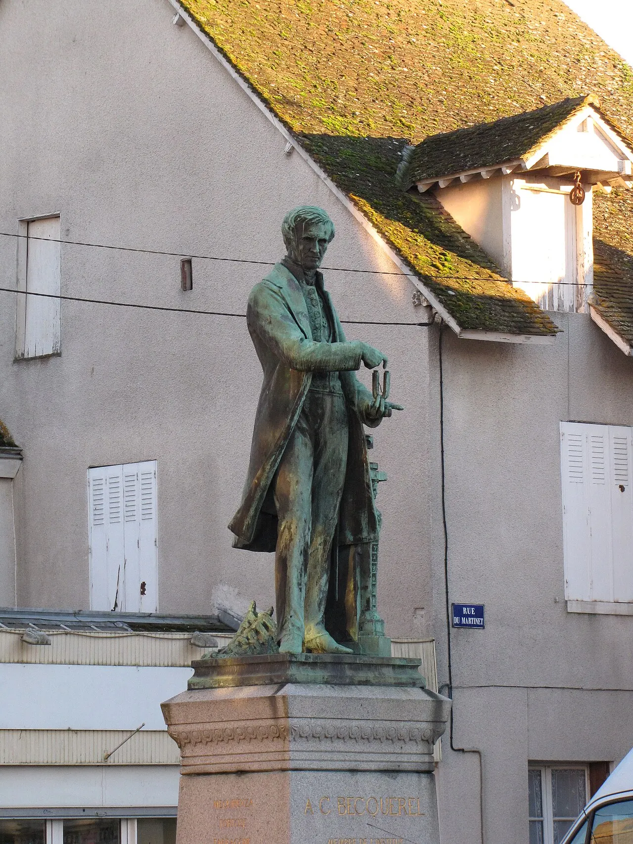 Statue d’Antoine César Becquerel