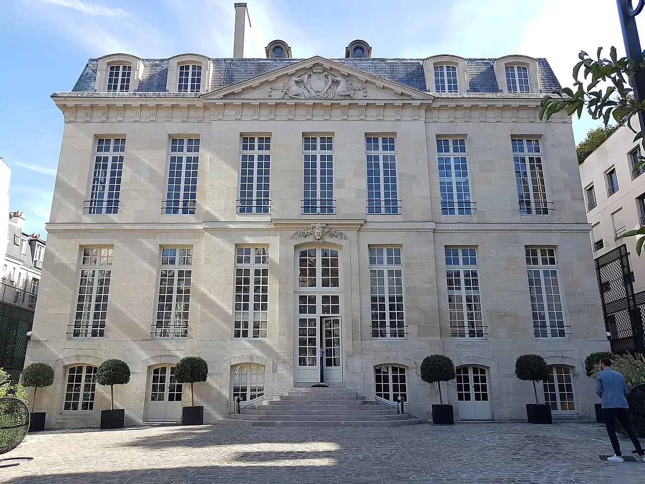 Hôtel Lebrun — Le Grand Hôtel des Rêves