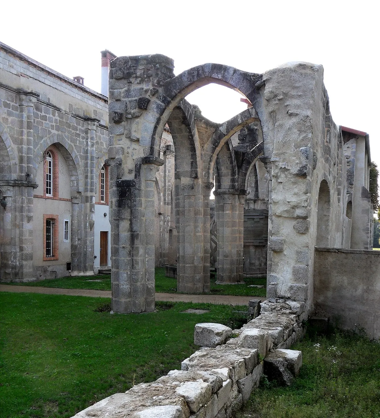 Abbaye cistercienne de Montpeyroux