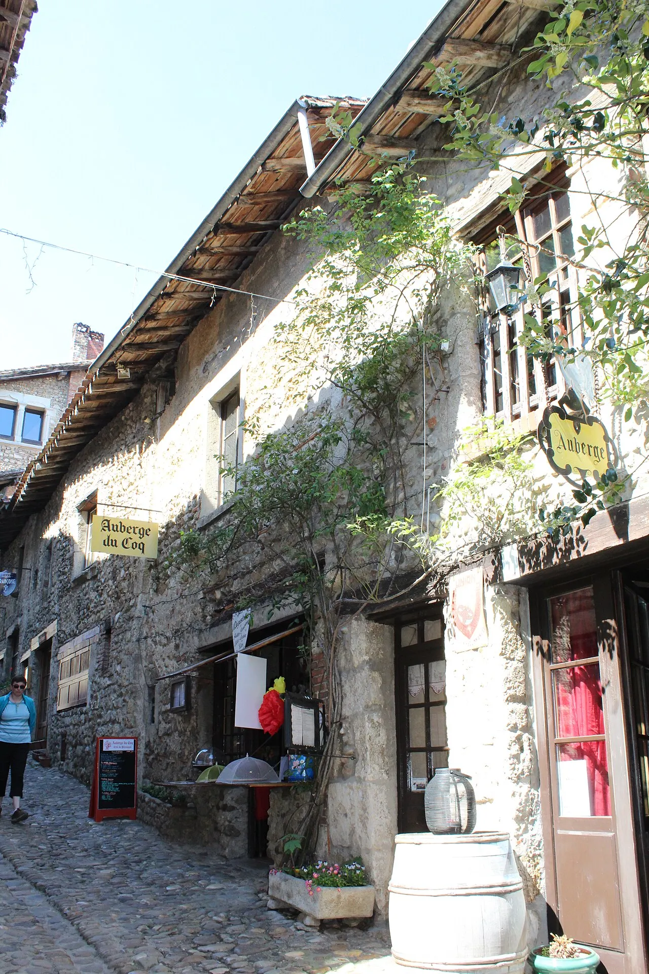 Rempart attenant à un immeuble