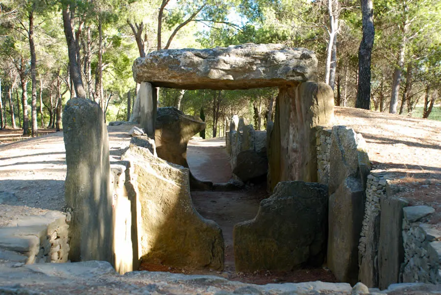 Dolmen des Fades ou Palet de Roland