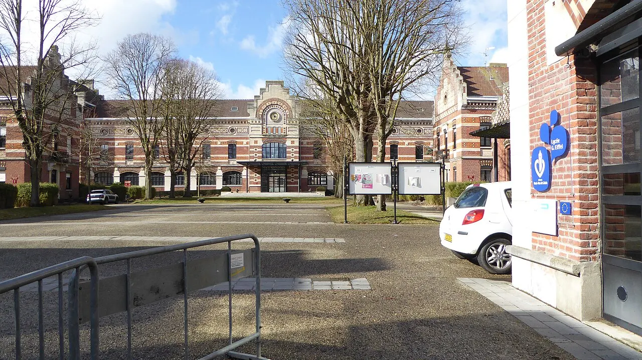 Ancienne école nationale professionnelle, actuel lycée Gustave Eiffel