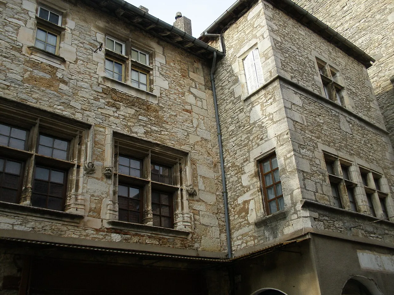 Maison voisine de la porte de ville carrée