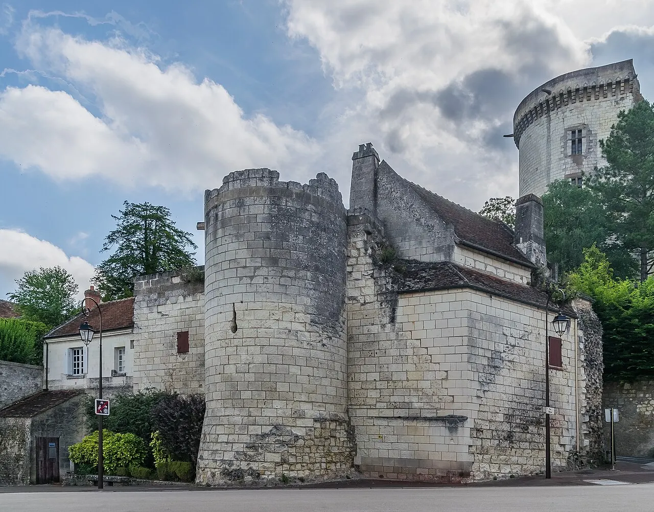 Vestiges de la porte Poitevine et la tour d’enceinte, ou Maillet