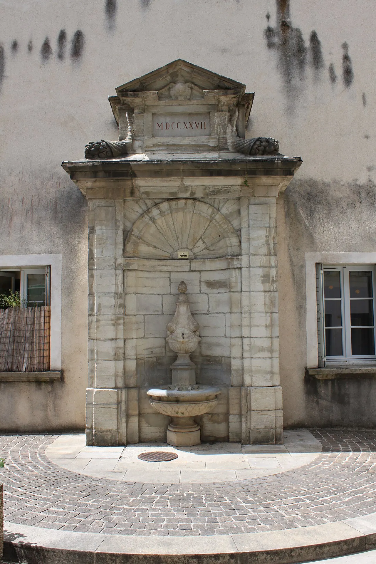 Fontaine aux dauphins
