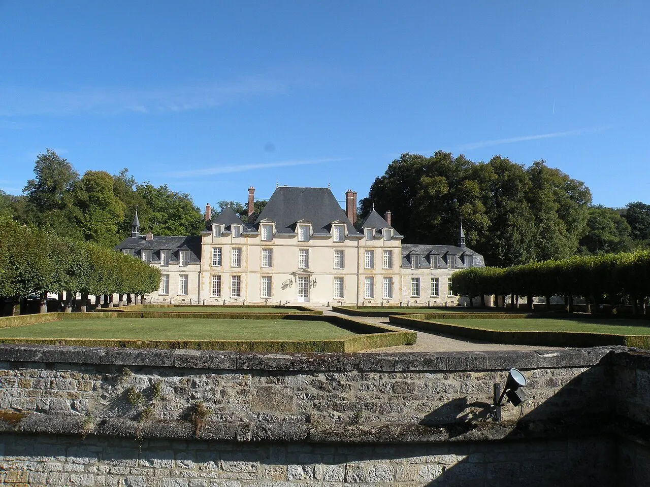 Château de Saint-Cyr et ses communs