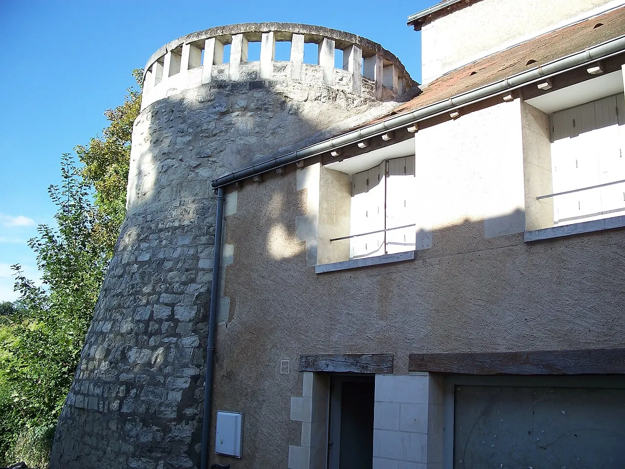 Remparts (restes des anciens)