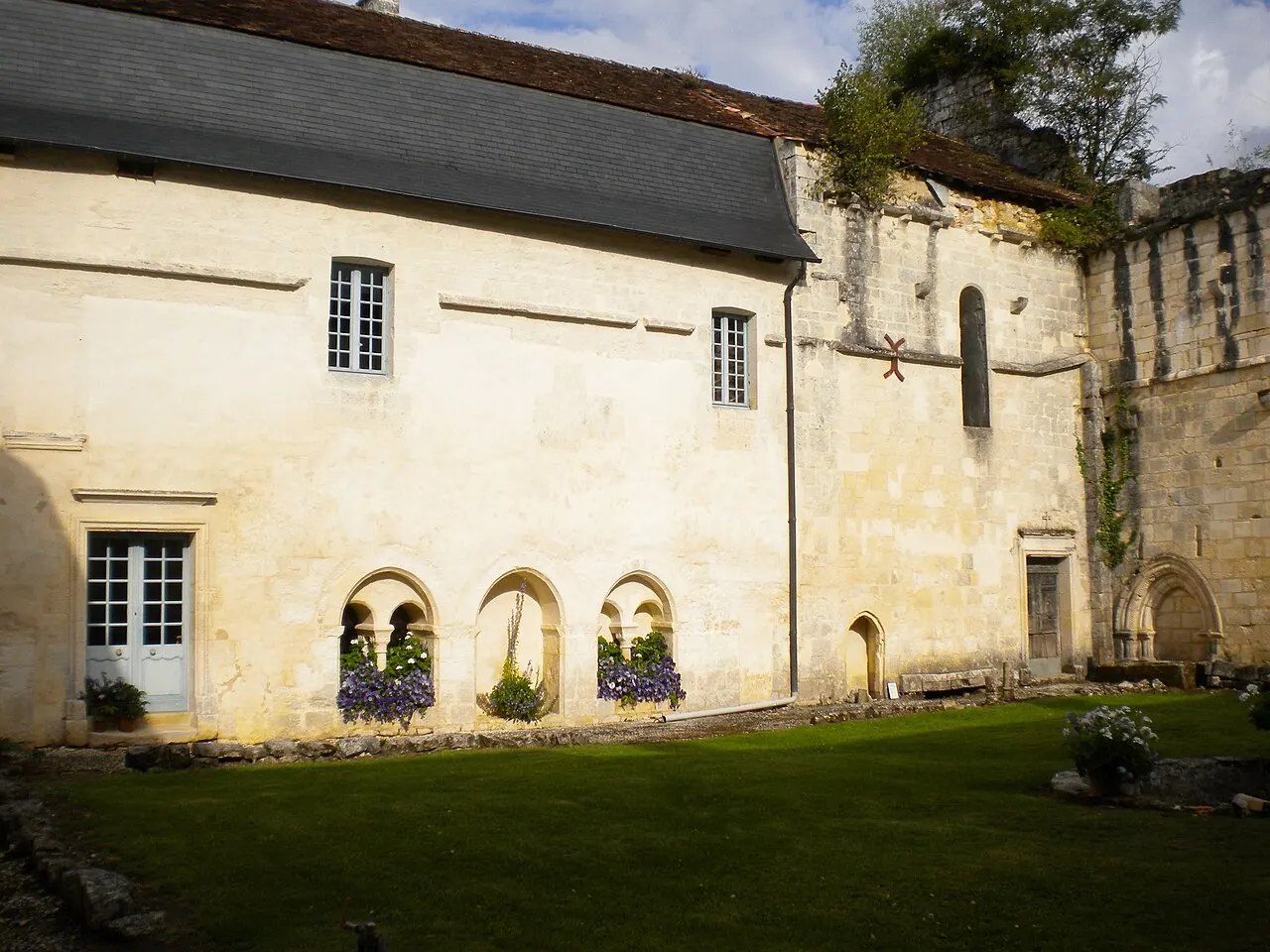 Ancienne abbaye de Fontaine Vive, ou de Grosbot