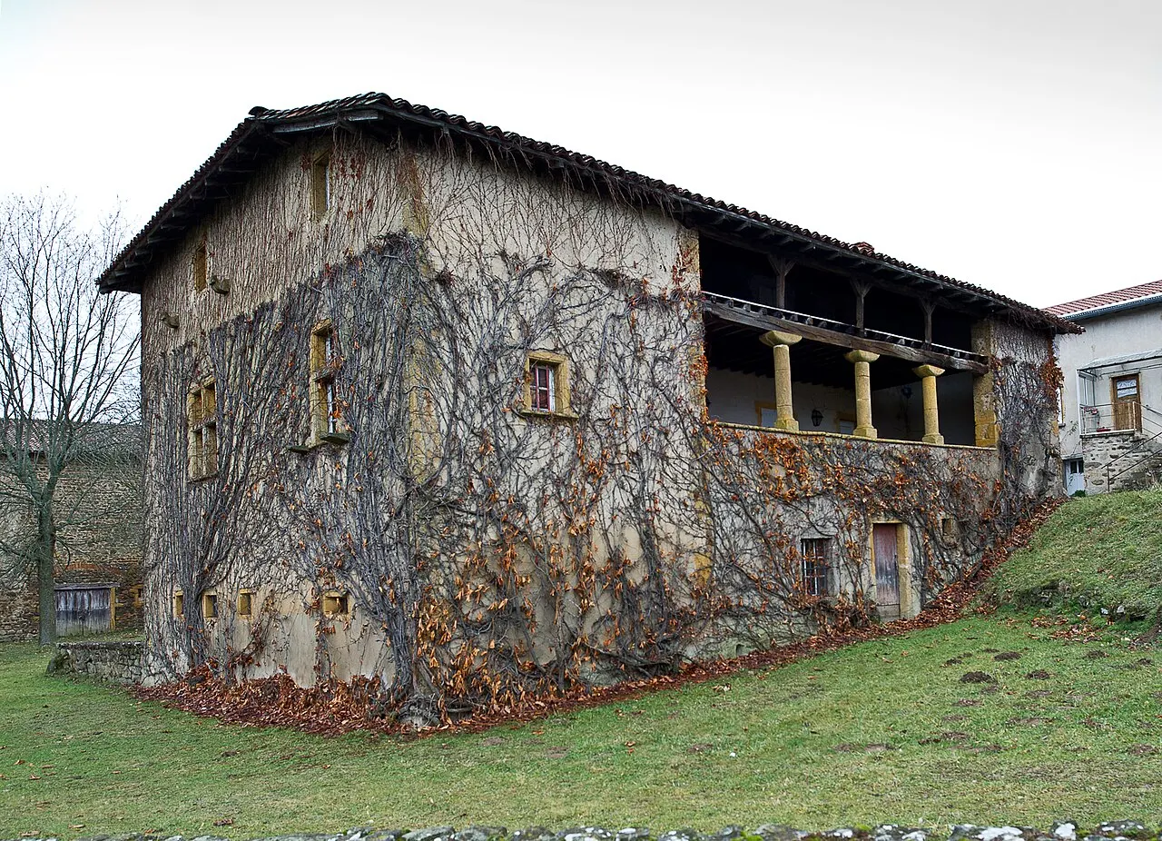 Ferme, située au bourg