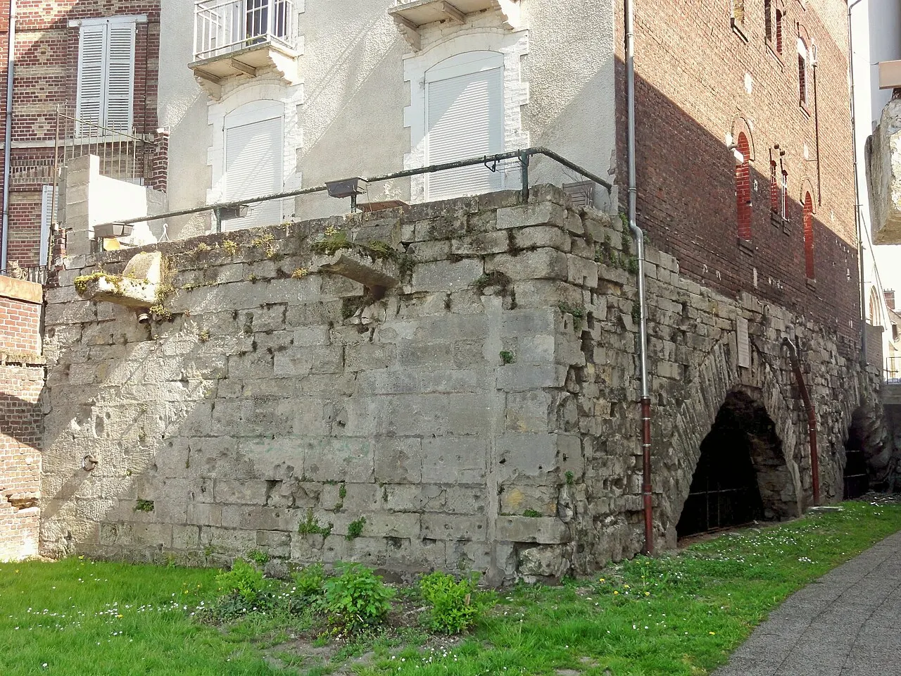 Pont de Jeanne d’Arc sous la maison (les arches)